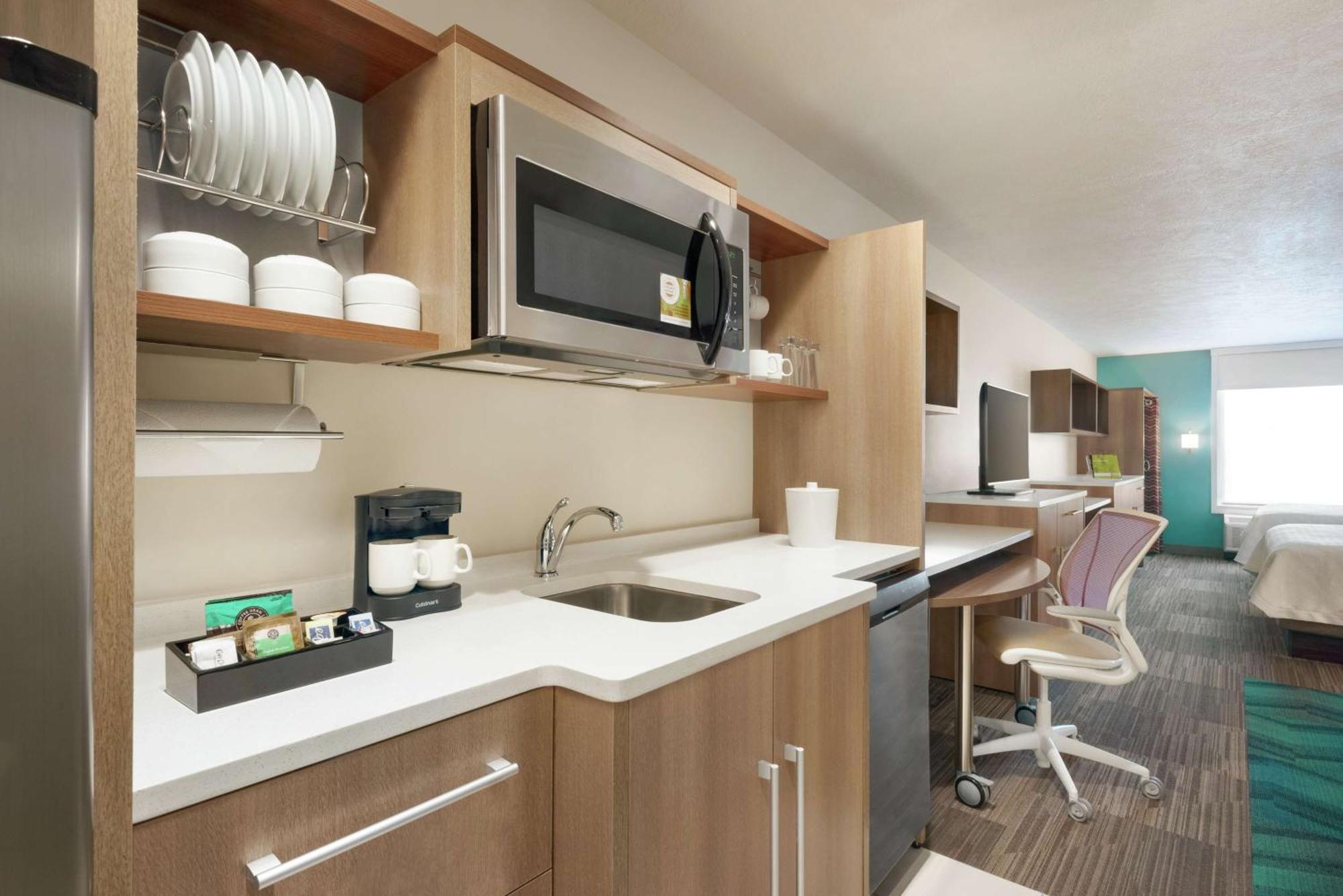 Home2 Suites By Hilton Bismarck Exterior photo